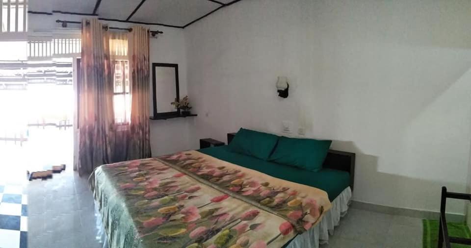Sea Shine Guest House Хиккадува Экстерьер фото