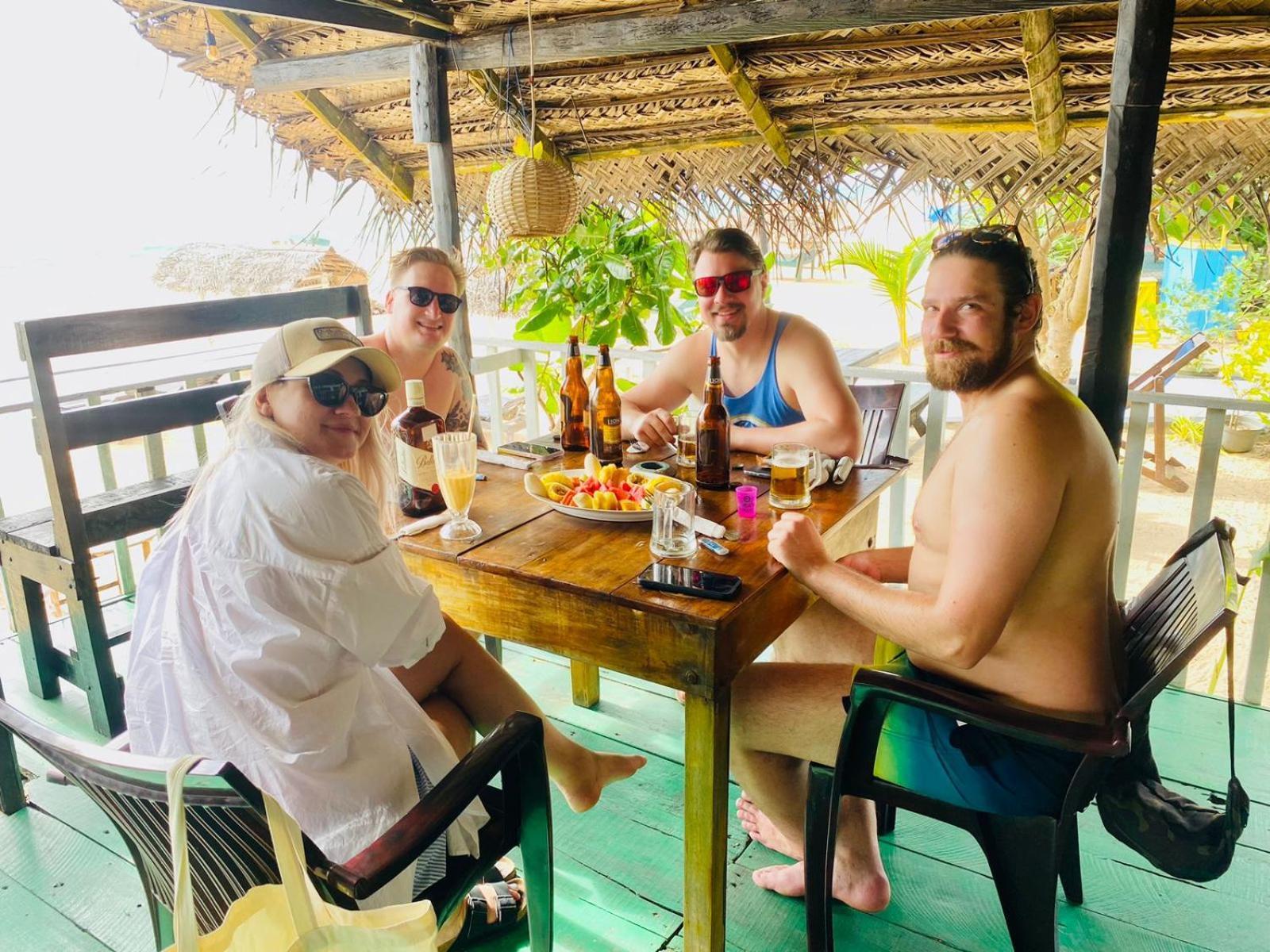 Sea Shine Guest House Хиккадува Экстерьер фото