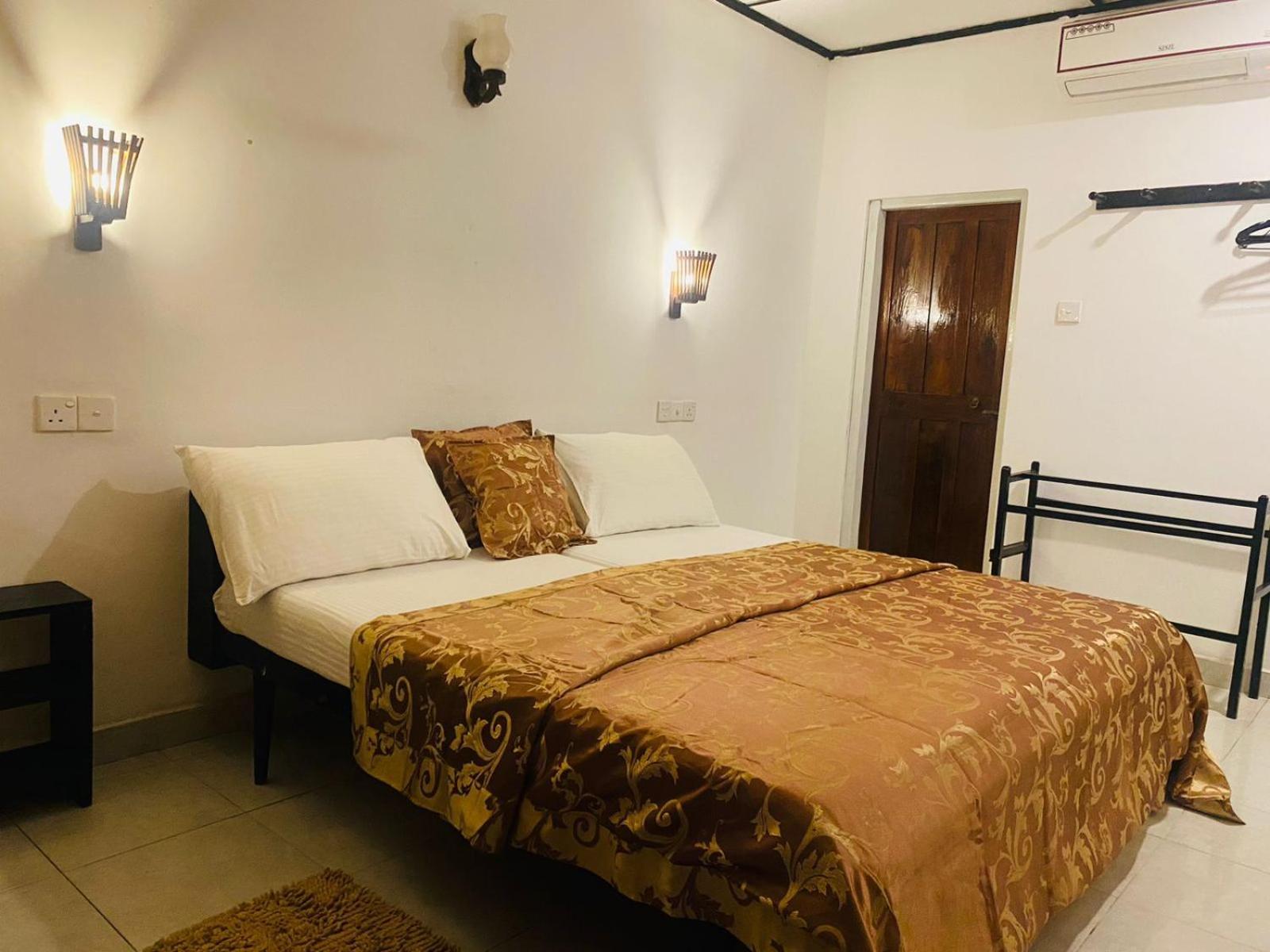 Sea Shine Guest House Хиккадува Экстерьер фото