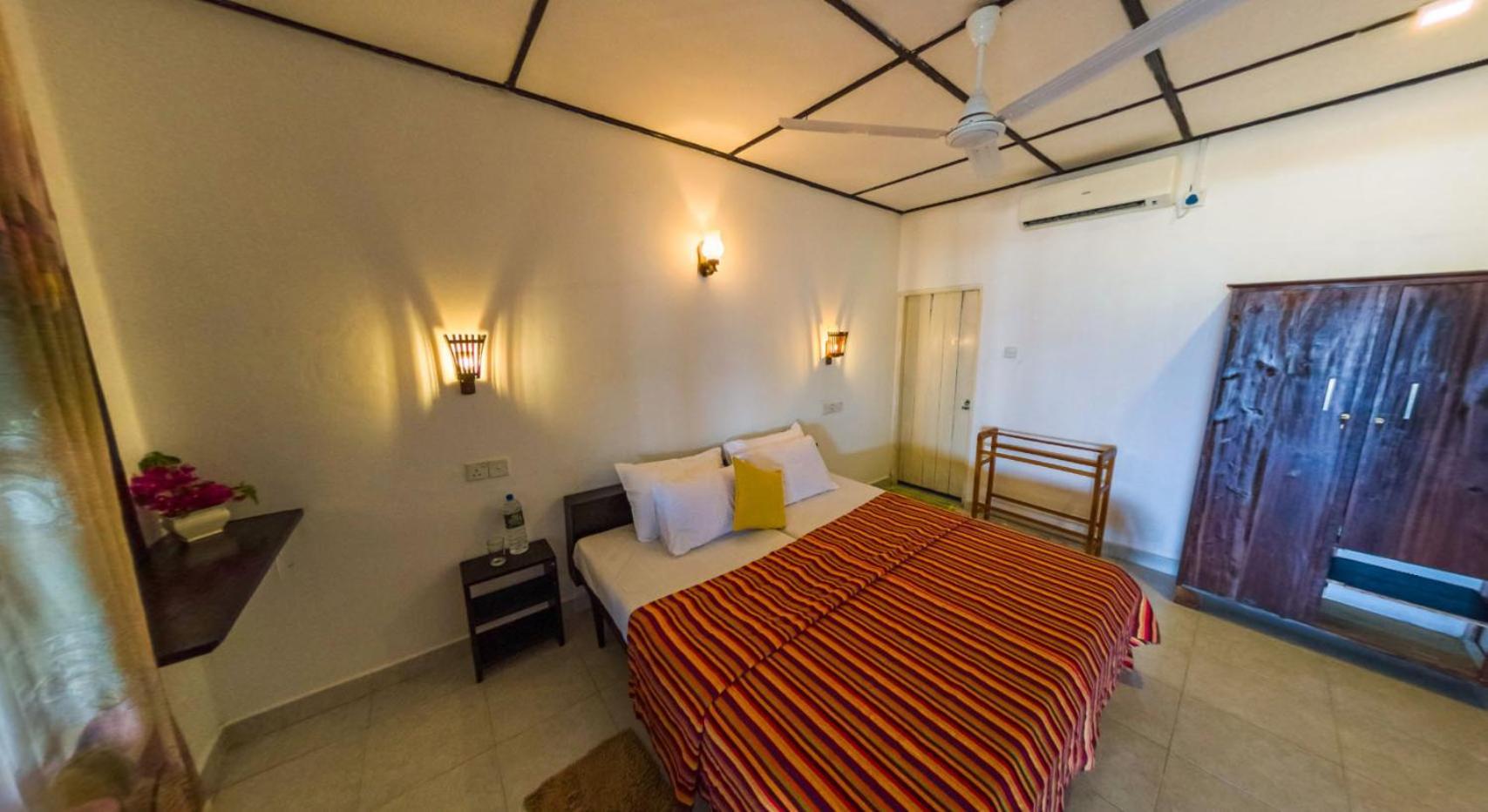 Sea Shine Guest House Хиккадува Экстерьер фото