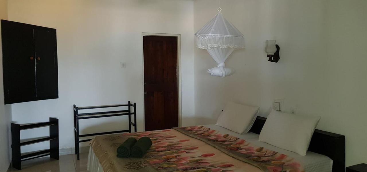 Sea Shine Guest House Хиккадува Экстерьер фото