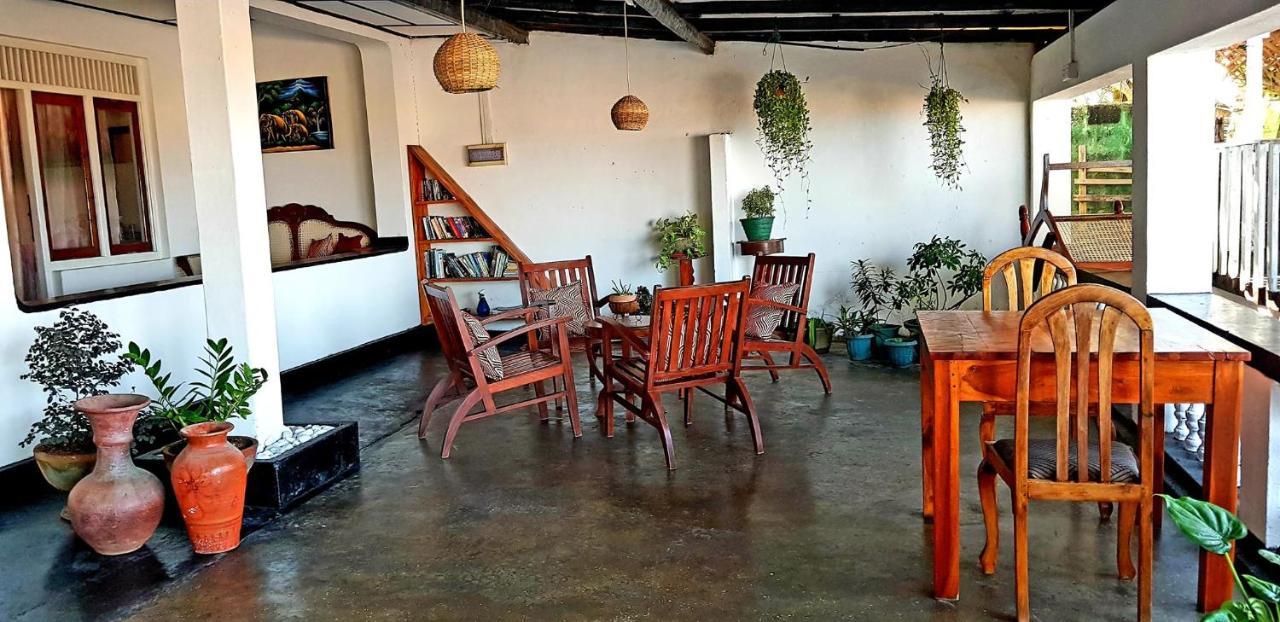 Sea Shine Guest House Хиккадува Экстерьер фото