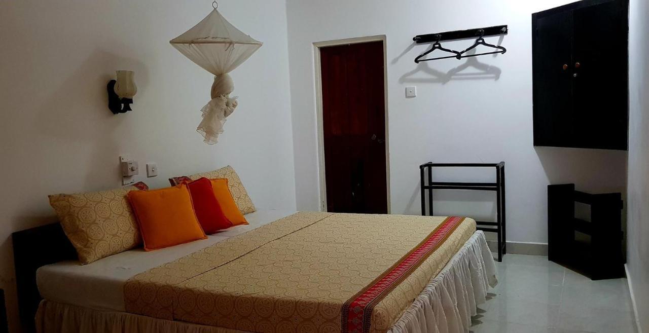 Sea Shine Guest House Хиккадува Экстерьер фото
